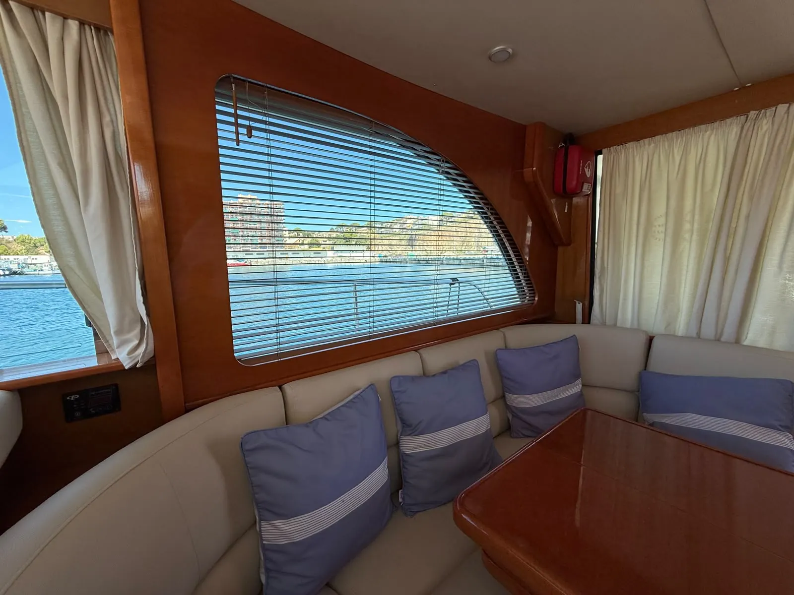 Beneteau Antares 13.80 · 36