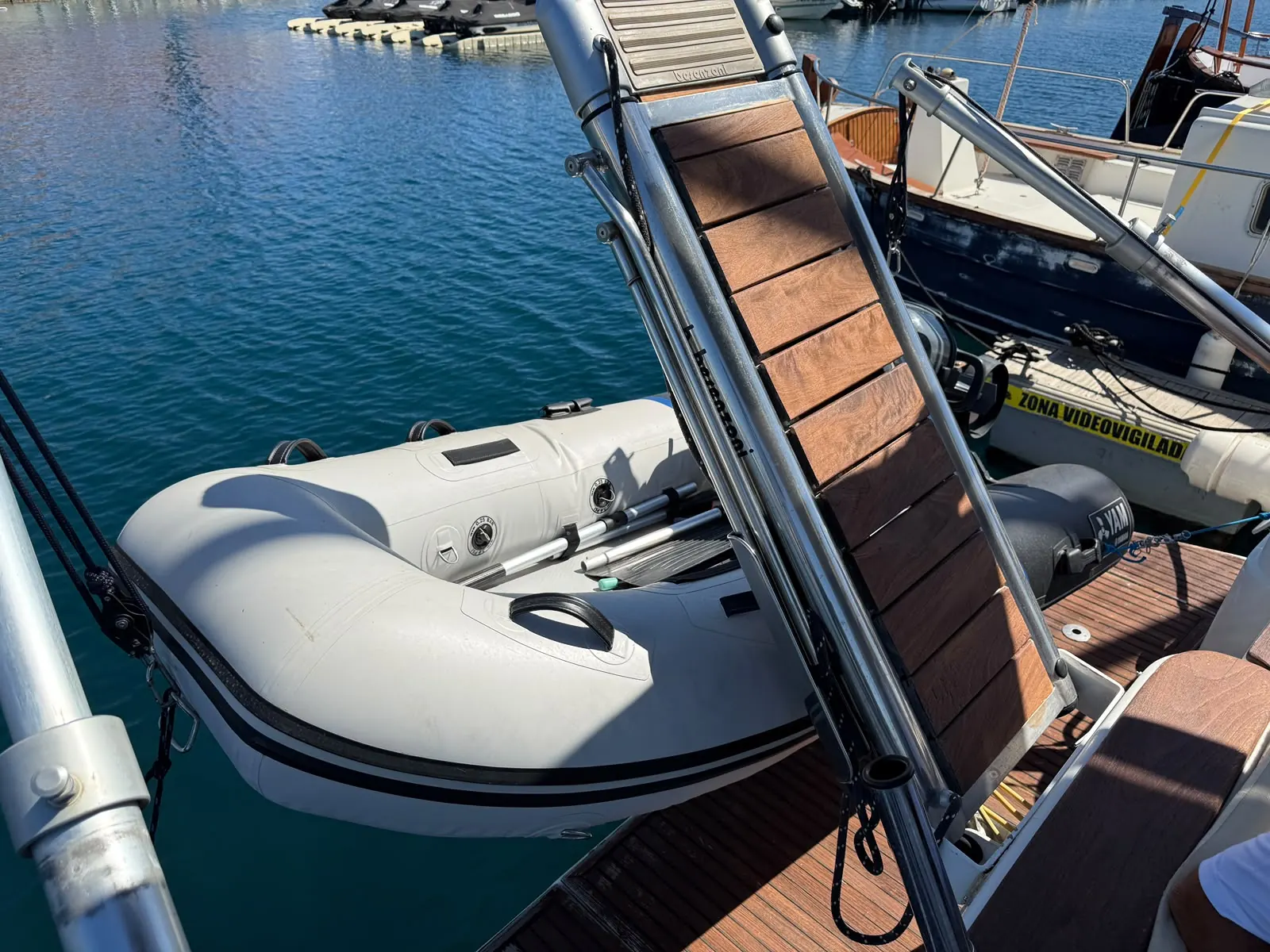 Beneteau Antares 13.80 · 65