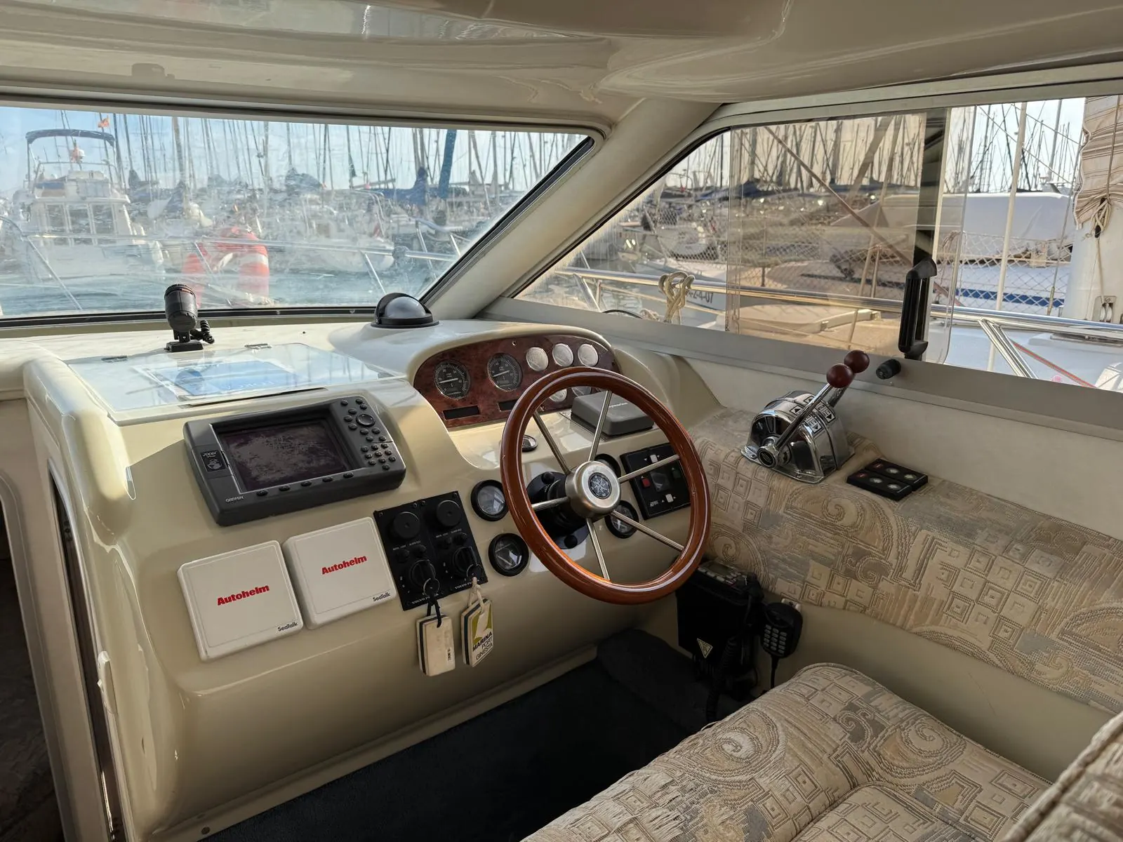 Sealine 330 Flybridge · 32