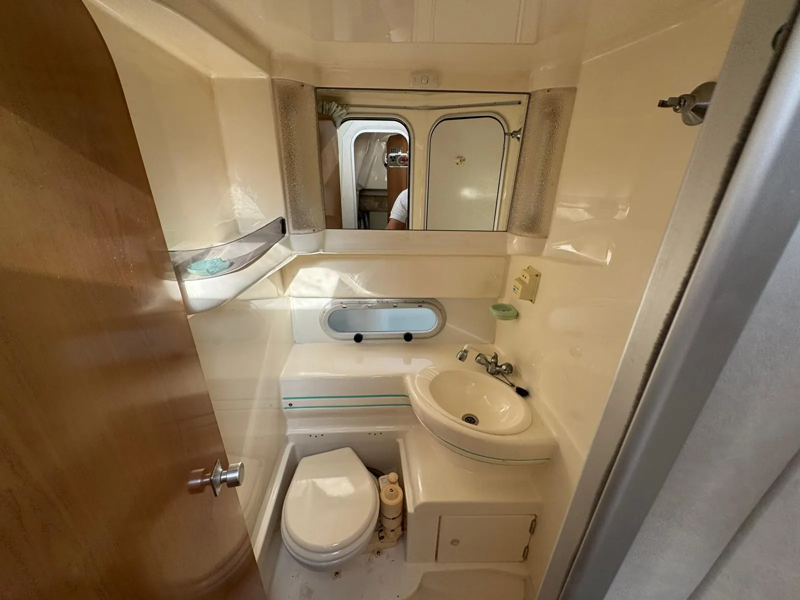 Sealine 330 Flybridge · 18