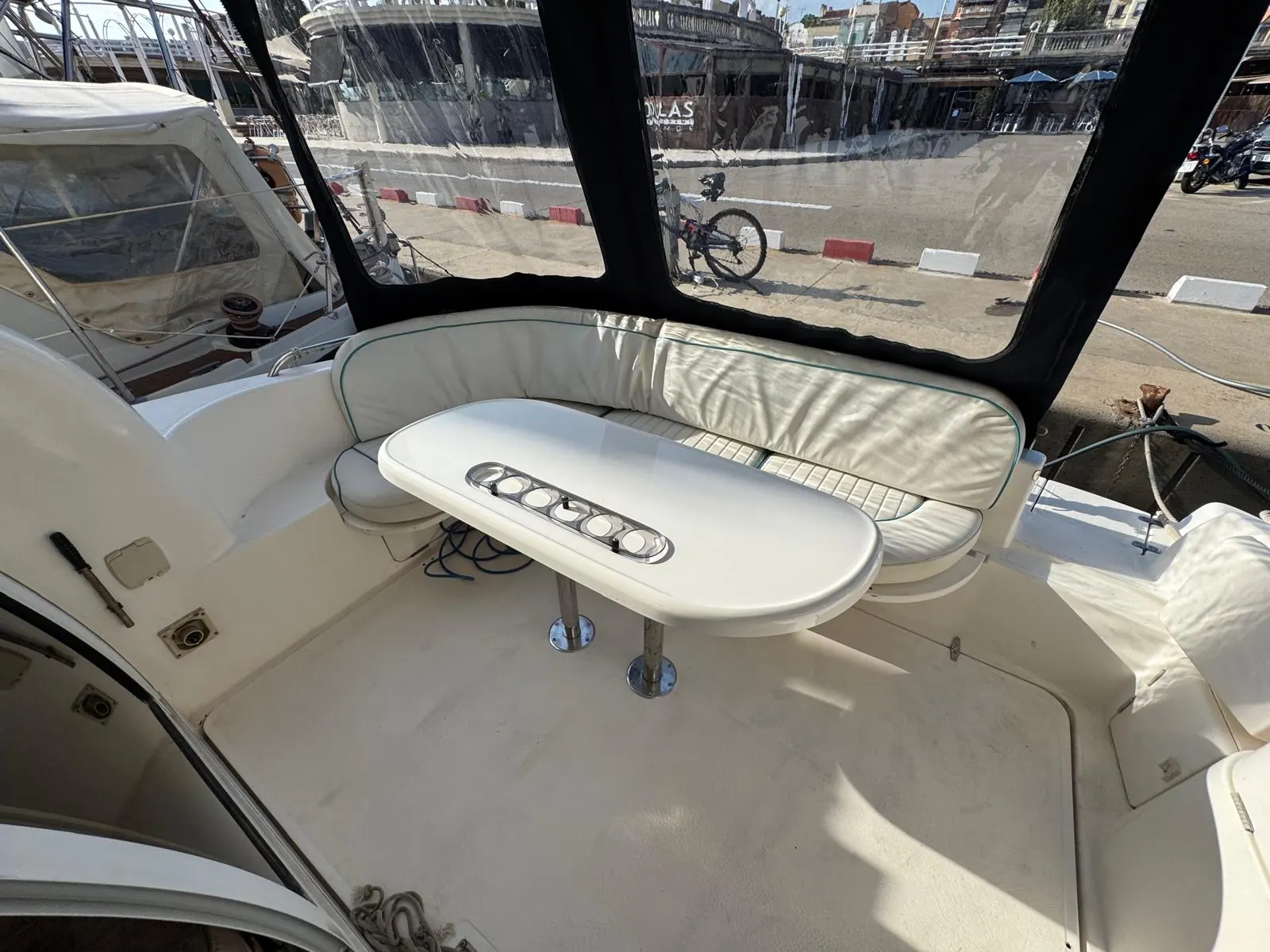 Sealine 330 Flybridge · 15