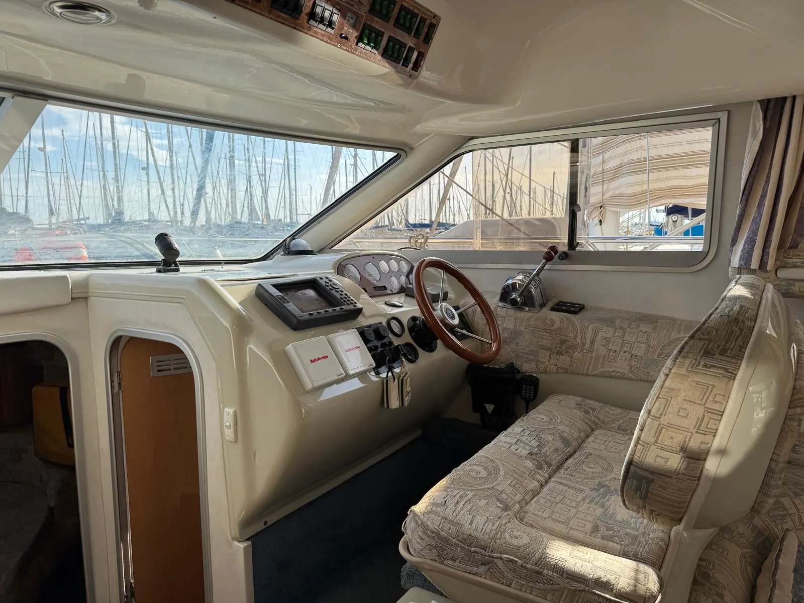 Sealine 330 Flybridge · 20