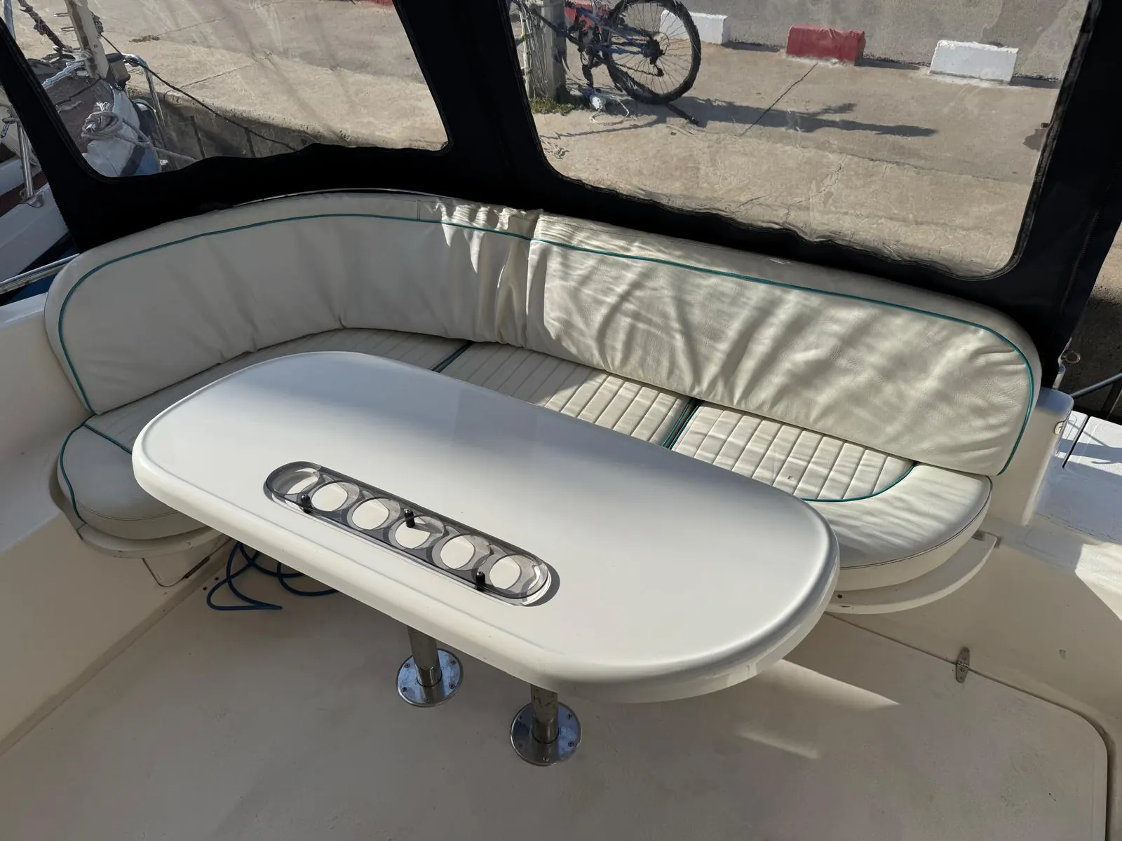 Sealine 330 Flybridge · 8