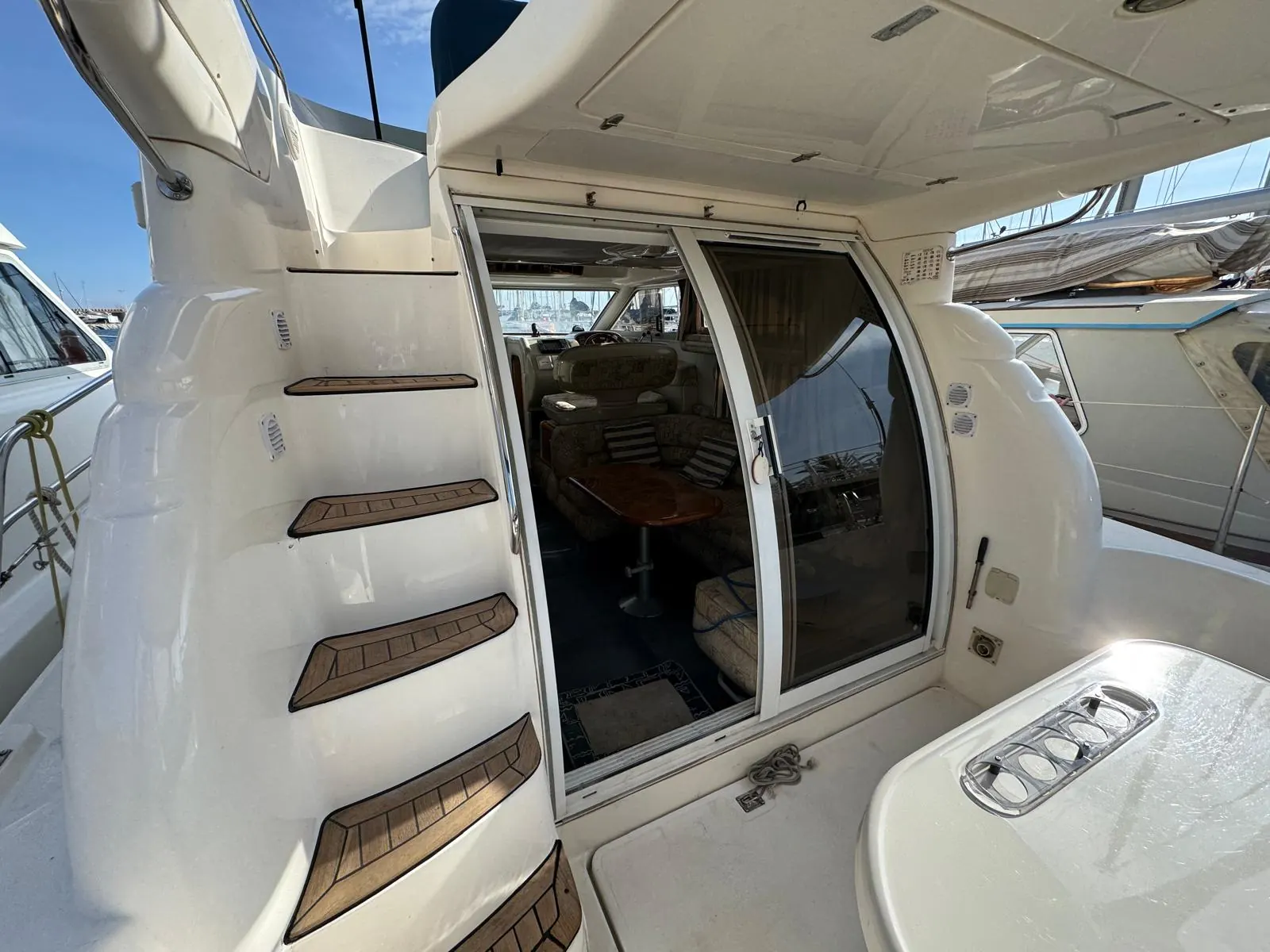 Sealine 330 Flybridge · 39