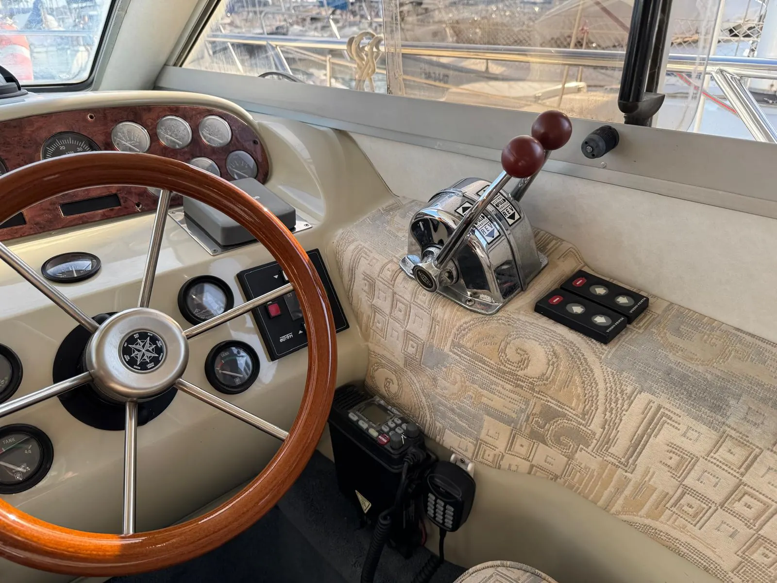 Sealine 330 Flybridge · 24