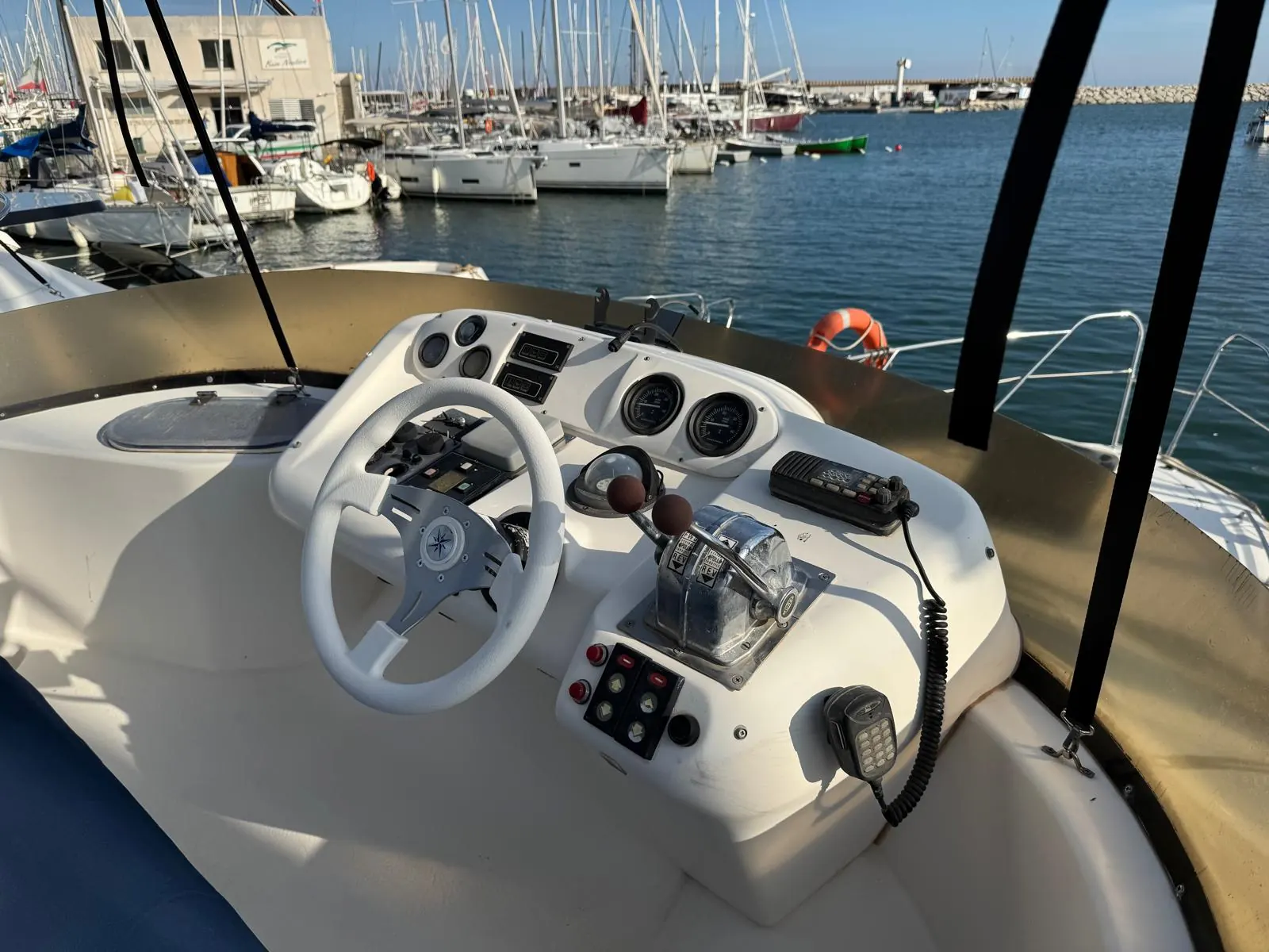Sealine 330 Flybridge · 7