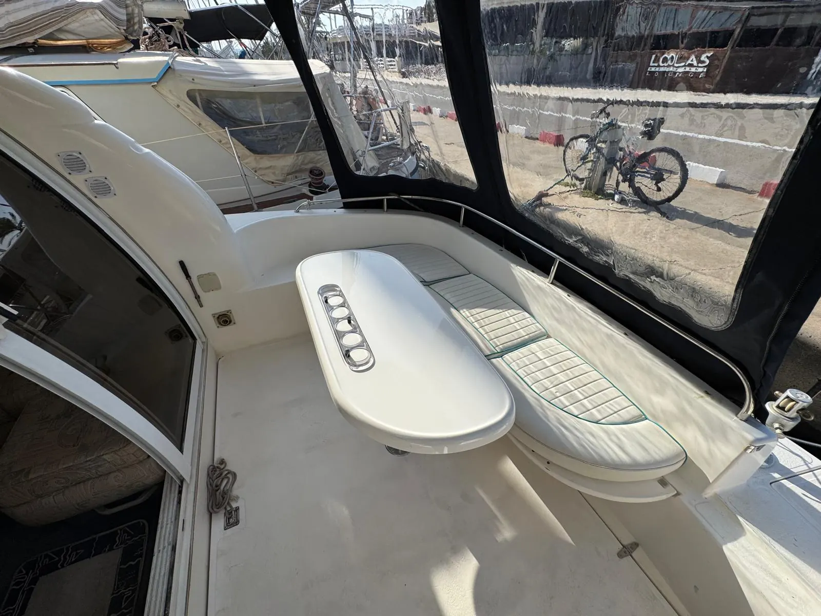 Sealine 330 Flybridge · 16