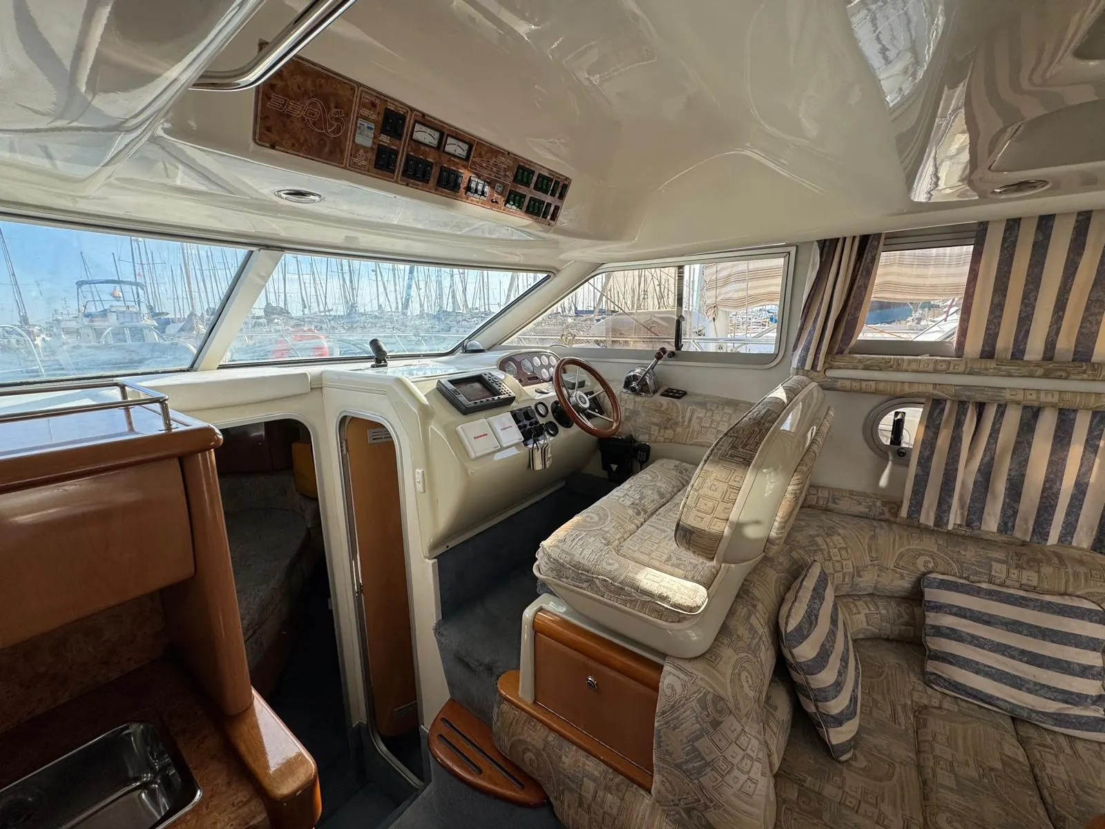 Sealine 330 Flybridge · 35