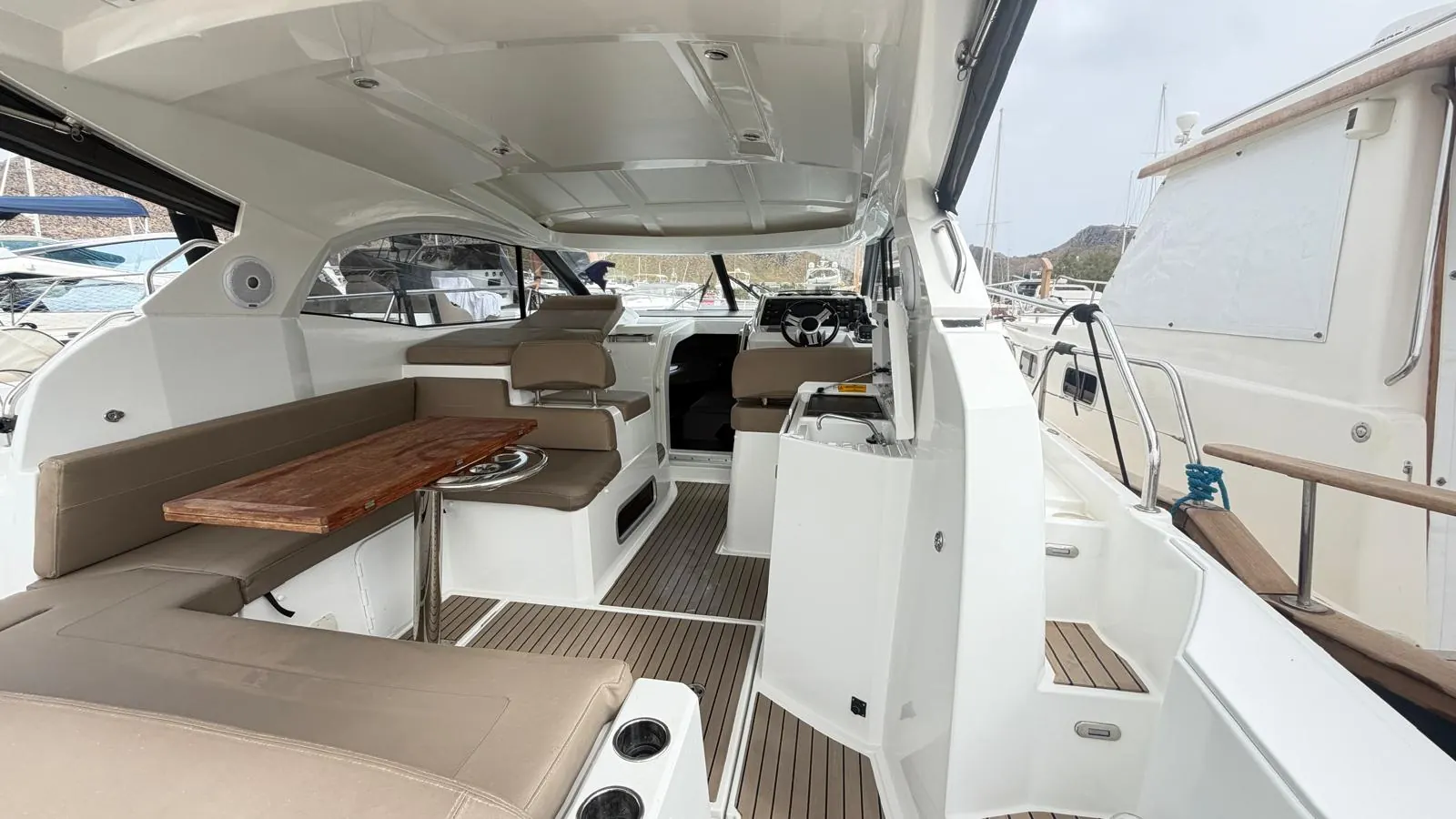 Jeanneau Leader 36 · 10