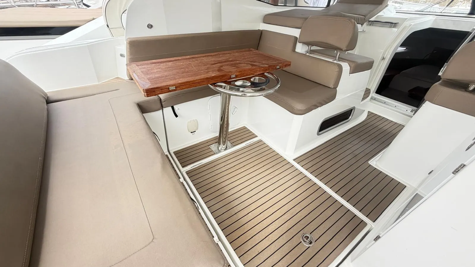 Jeanneau Leader 36 · 22