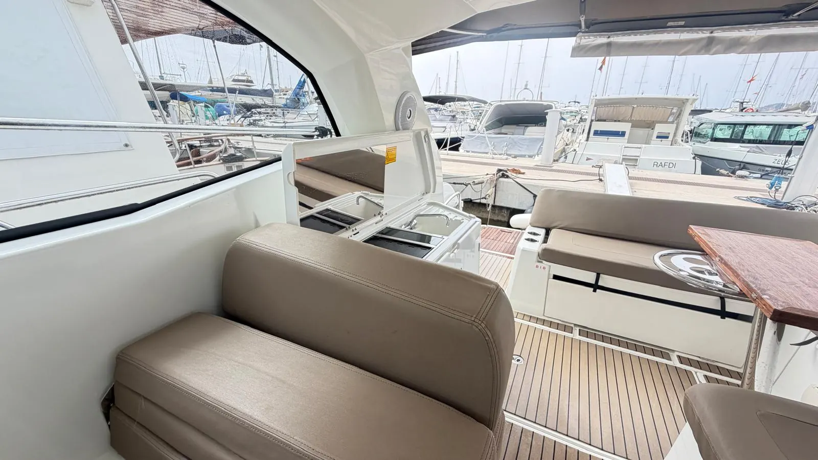 Jeanneau Leader 36 · 9
