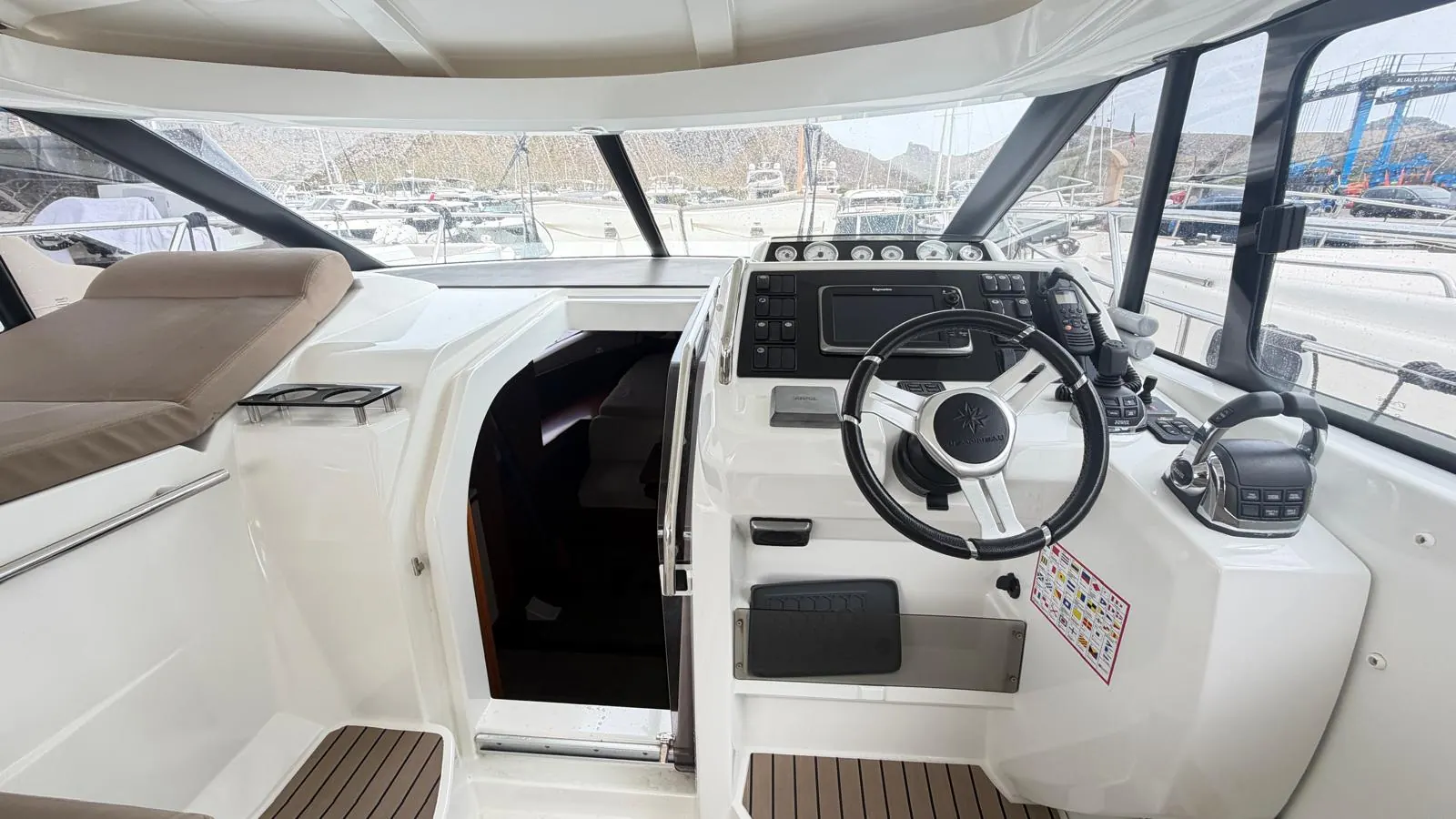Jeanneau Leader 36 · 16