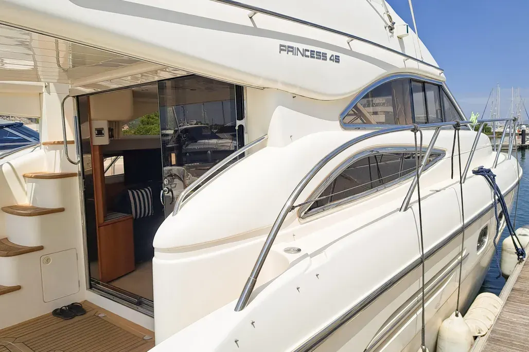Princess 45 Flybridge · 14