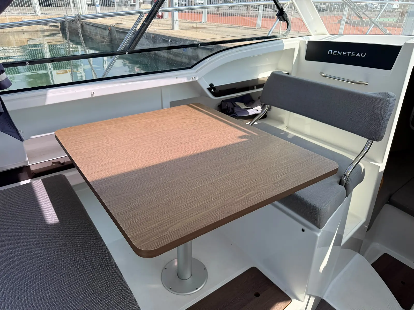 Beneteau Antares 8 · 14