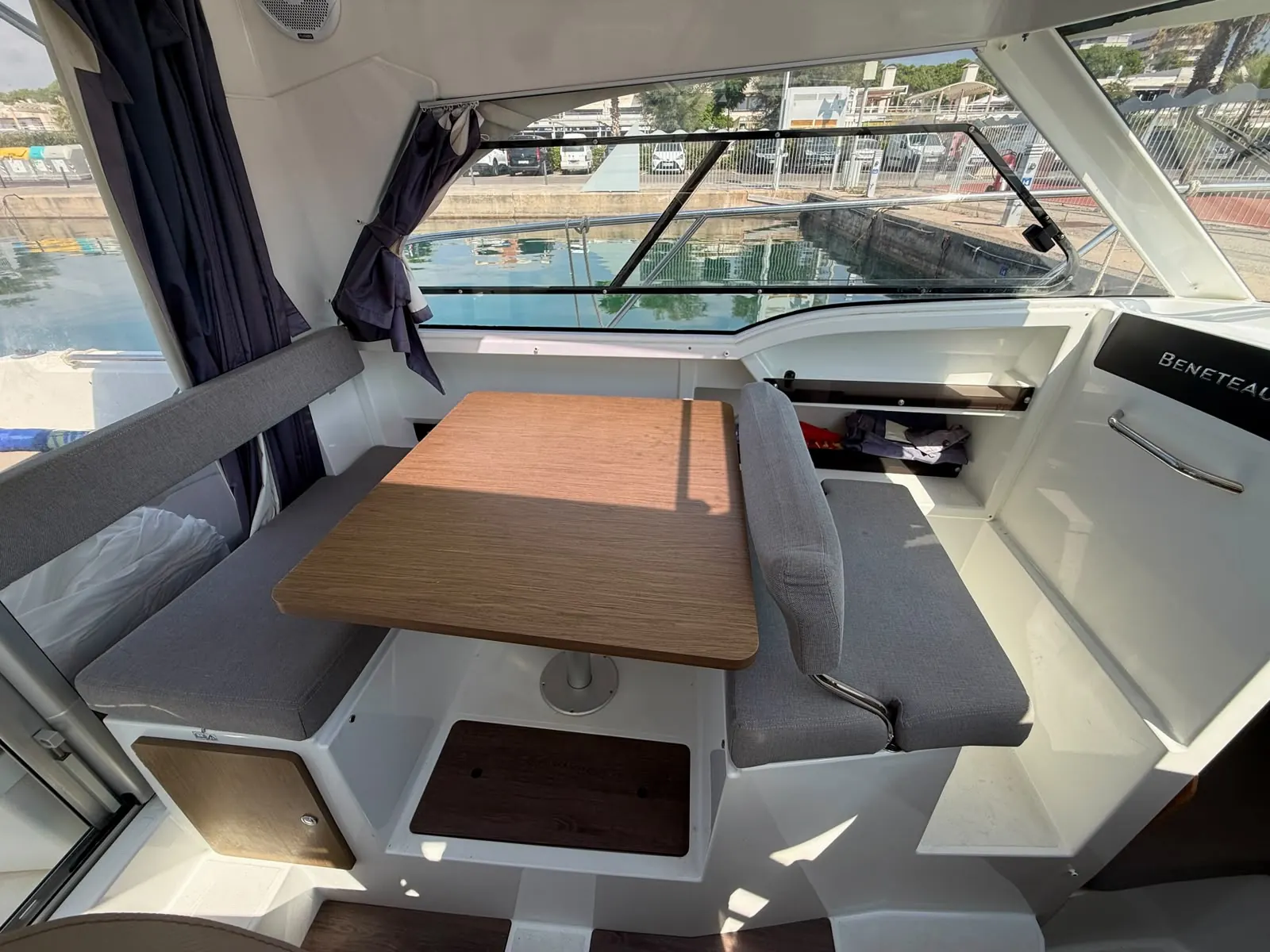 Beneteau Antares 8 · 37