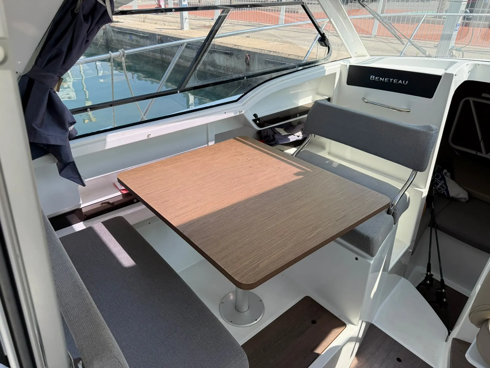 Beneteau Antares 8 · 11