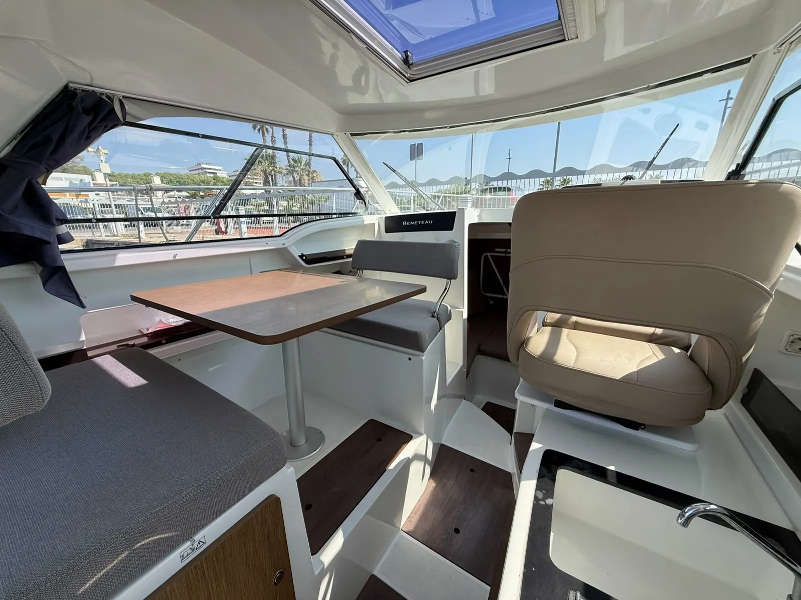 Beneteau Antares 8 · 16