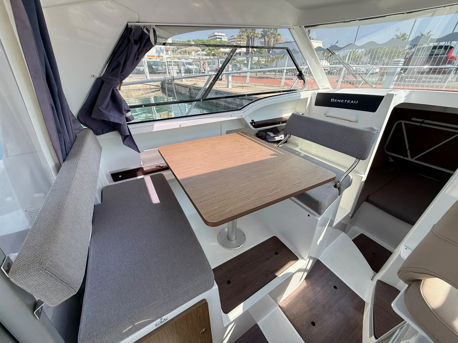 Beneteau Antares 8 · 17