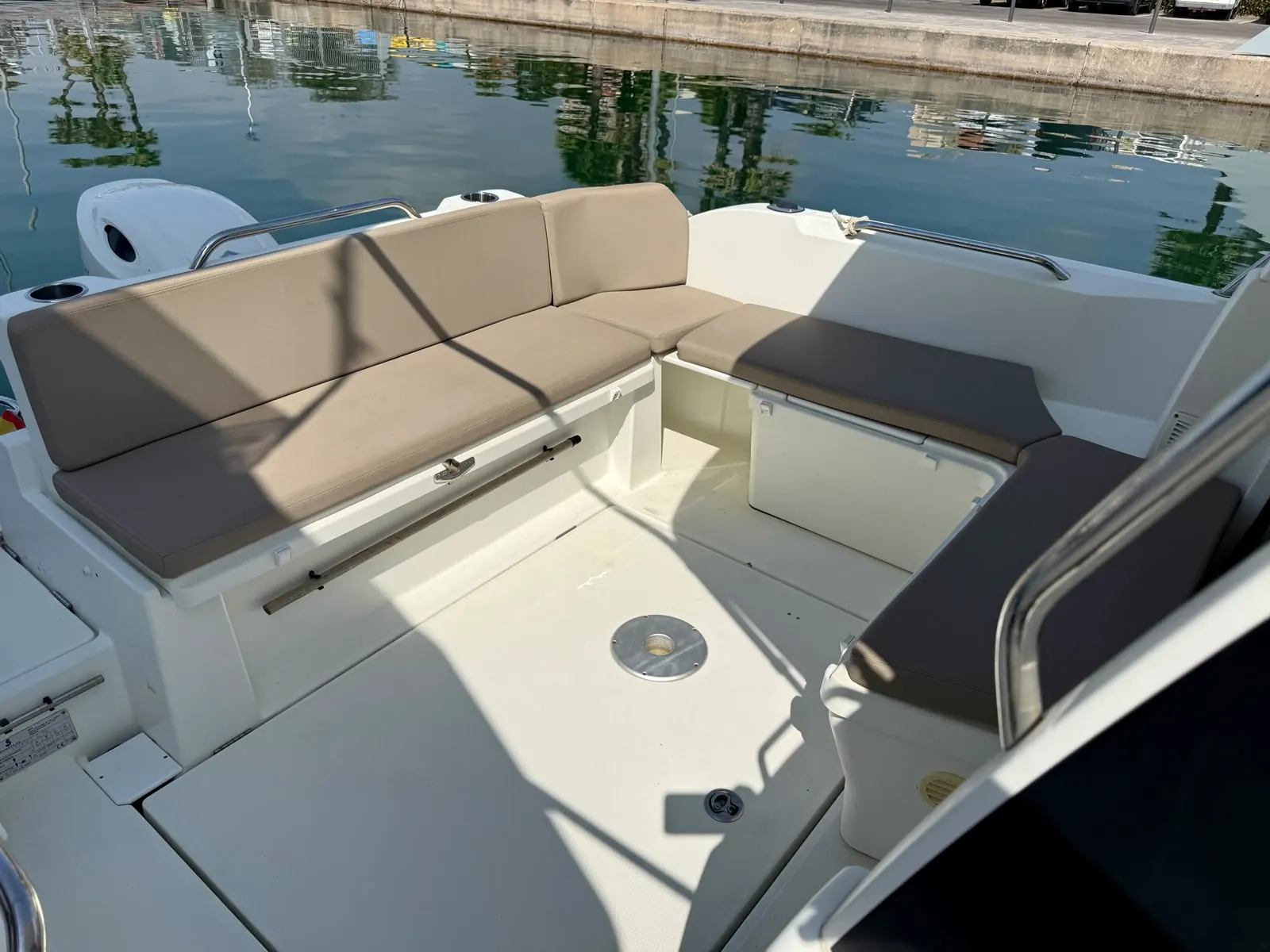 Beneteau Antares 8 · 4
