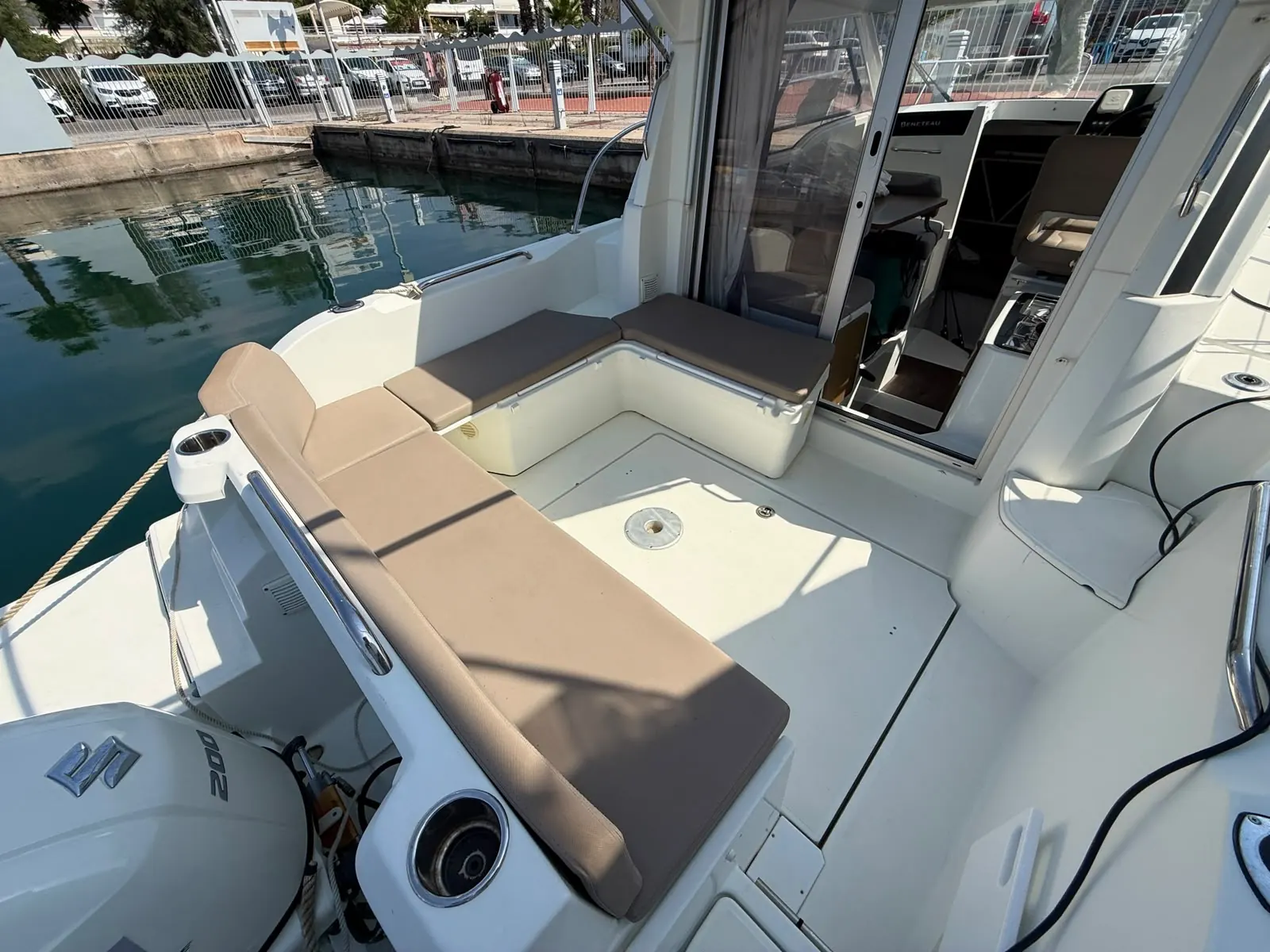 Beneteau Antares 8 · 7