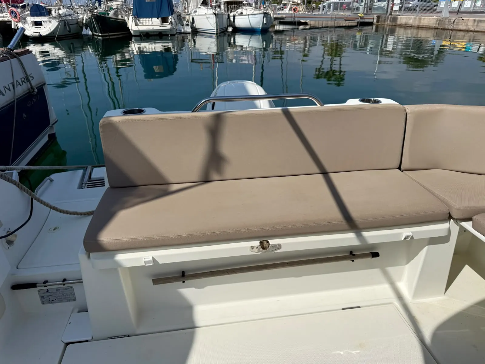 Beneteau Antares 8 · 9