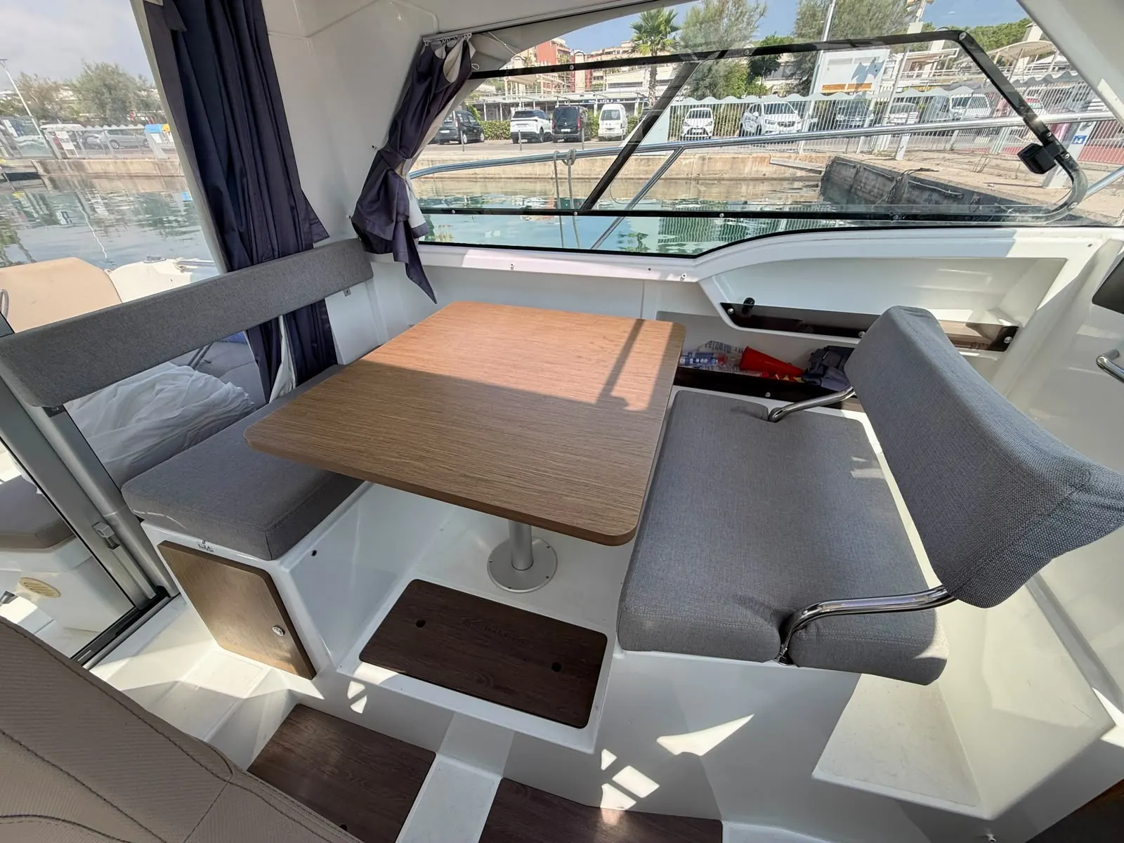 Beneteau Antares 8 · 24