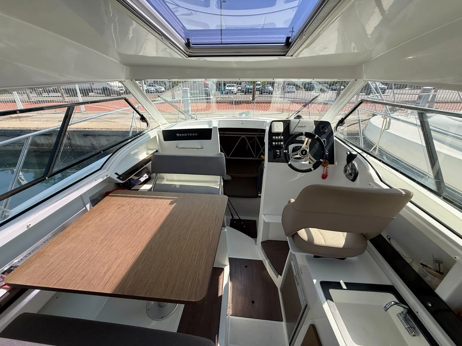 Beneteau Antares 8 · 10
