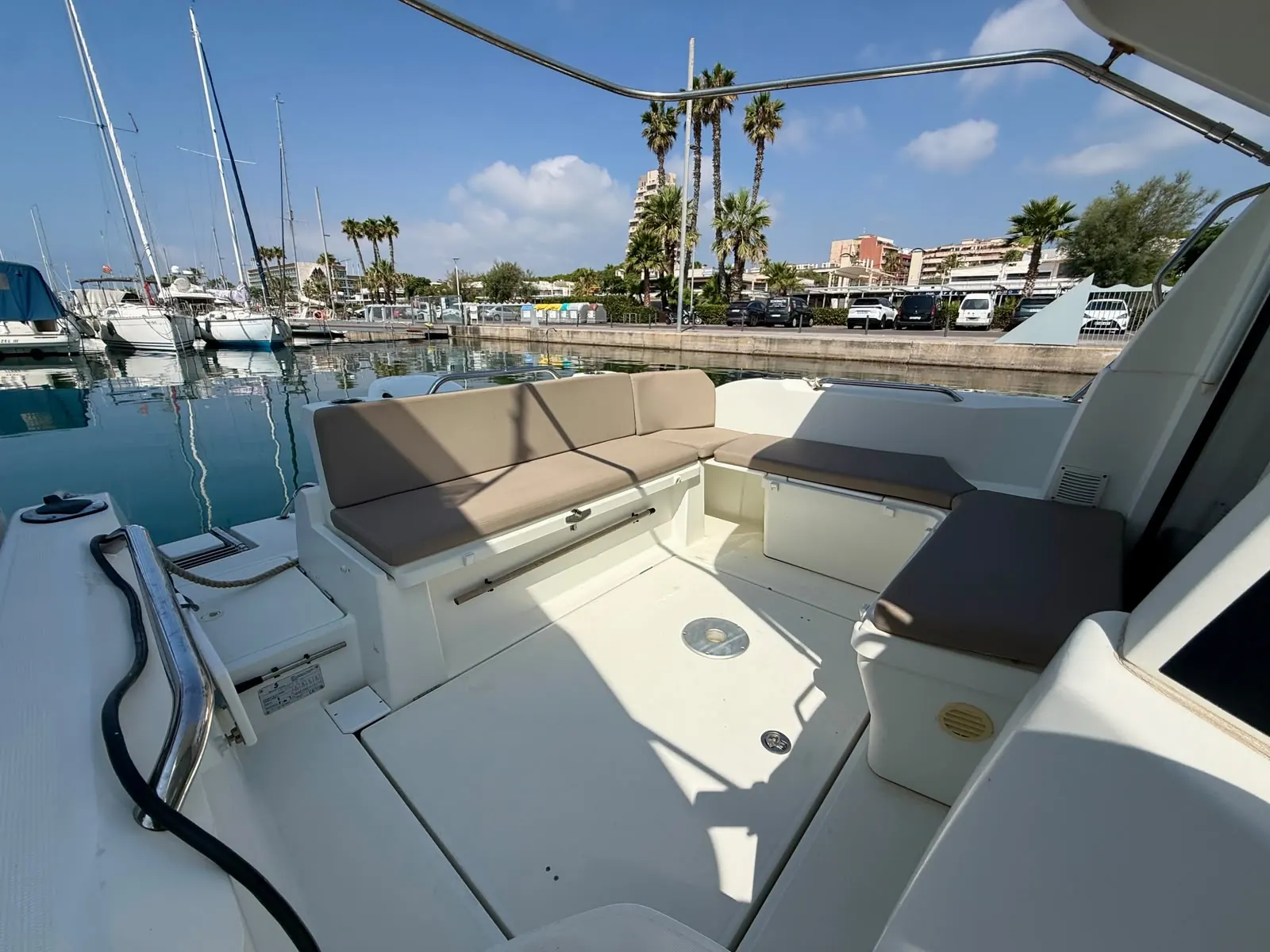 Beneteau Antares 8 · 6