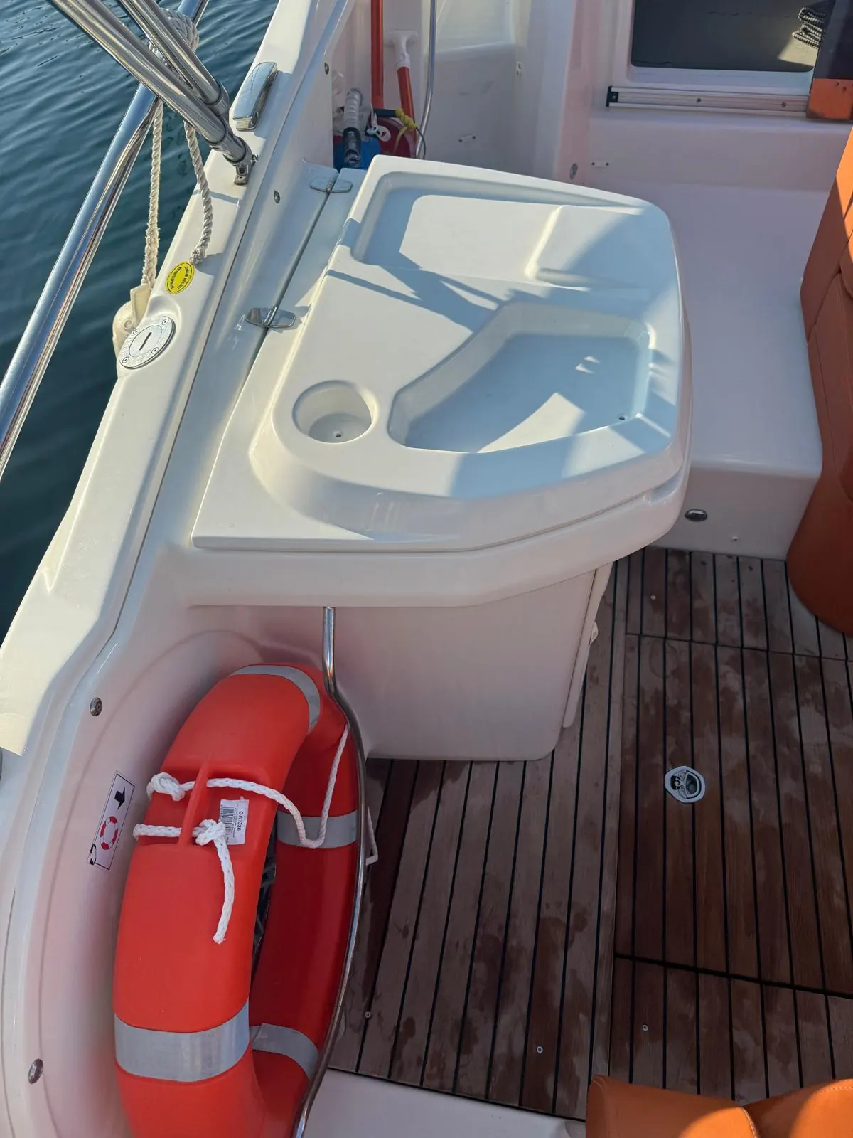 Cranchi E30 Endurance · 13