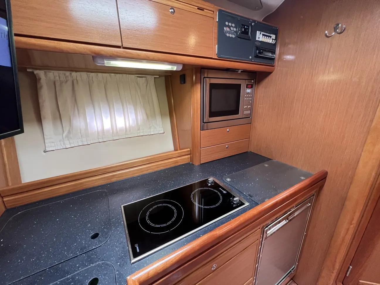 Bavaria 37 HT · 16