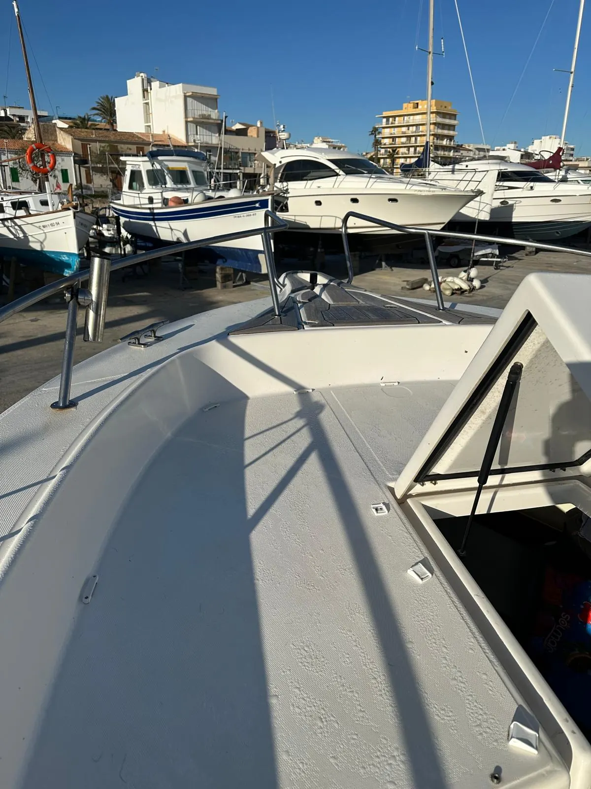 White Shark 285 · 16