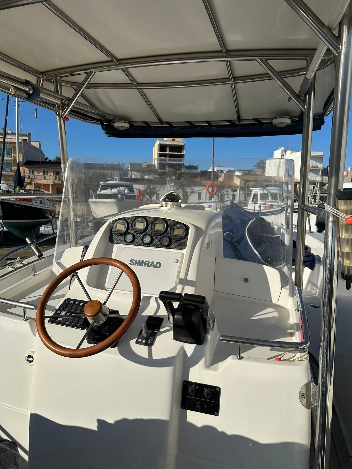 White Shark 285 · 15