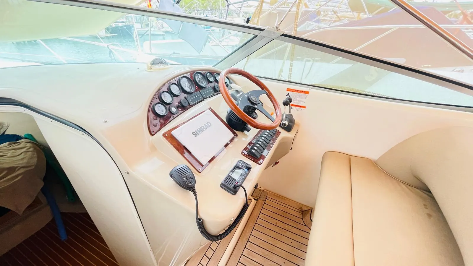 Riviera 3000 Offshore · 21