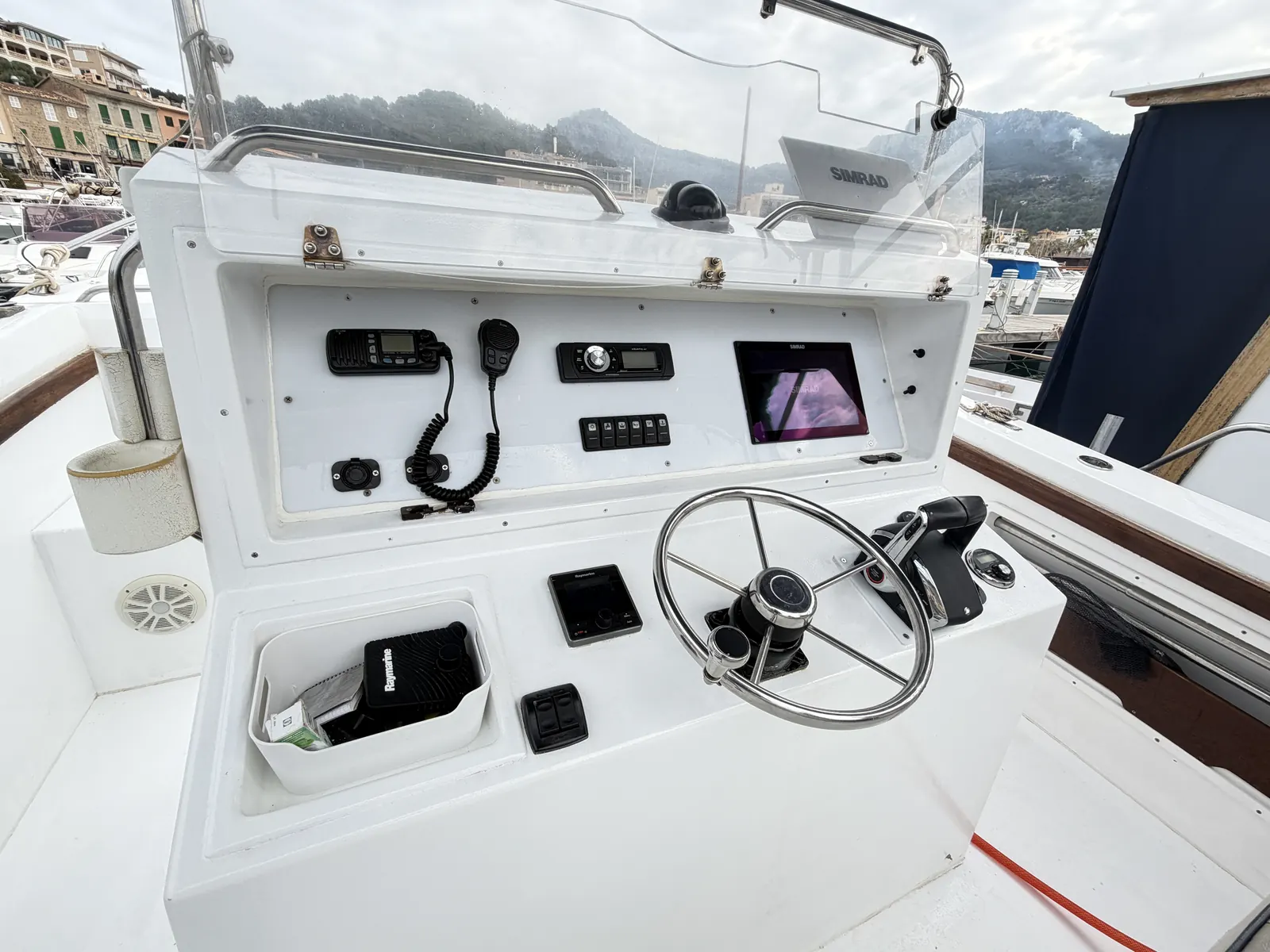 Mundimar 749 Cuddy Cabin · 9