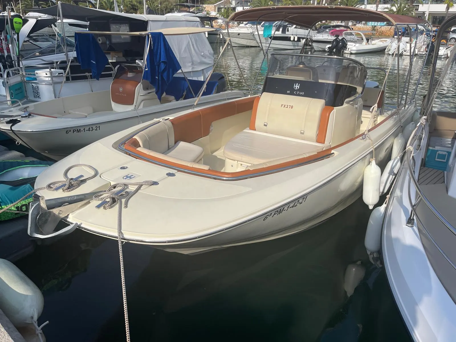 Invictus Yacht 270 · 15