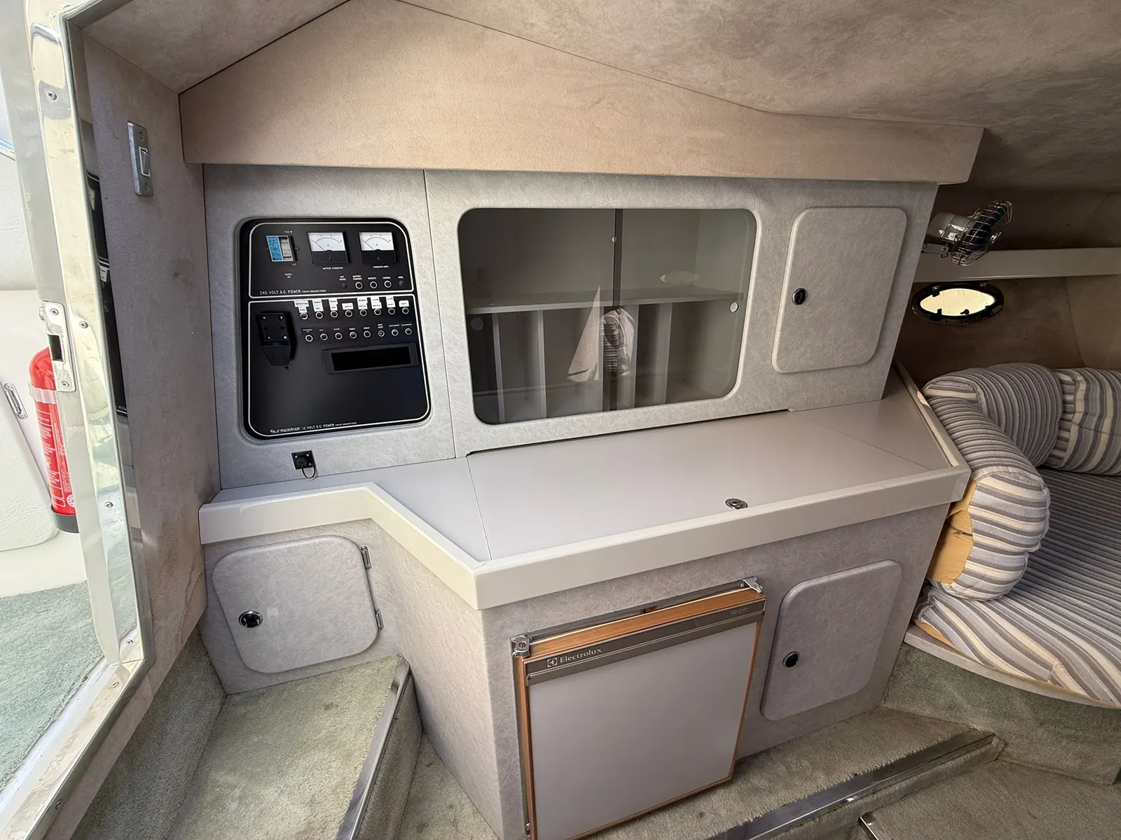 Sunseeker Thuntherhawk 43 · 16