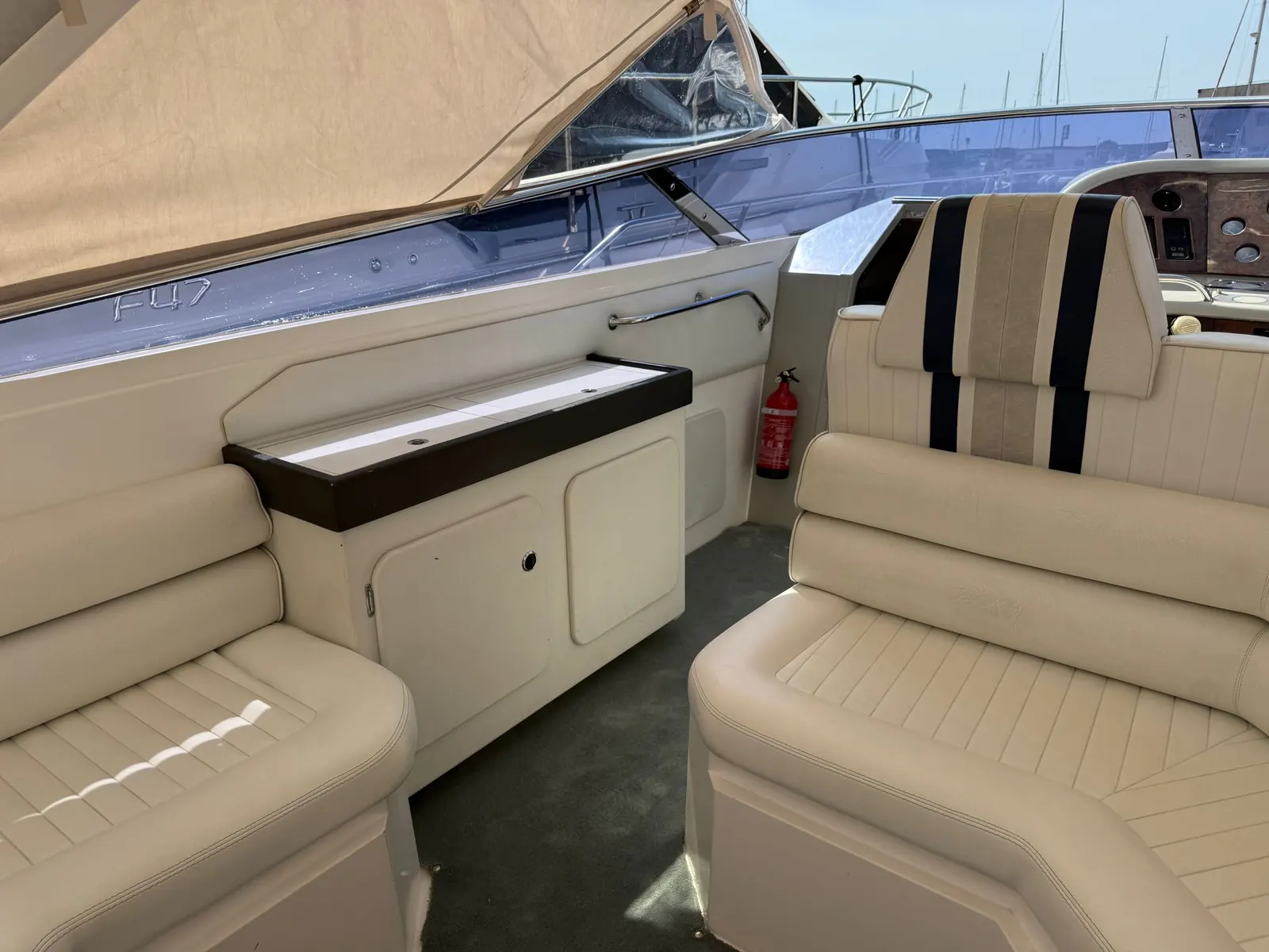 Sunseeker Thuntherhawk 43 · 32