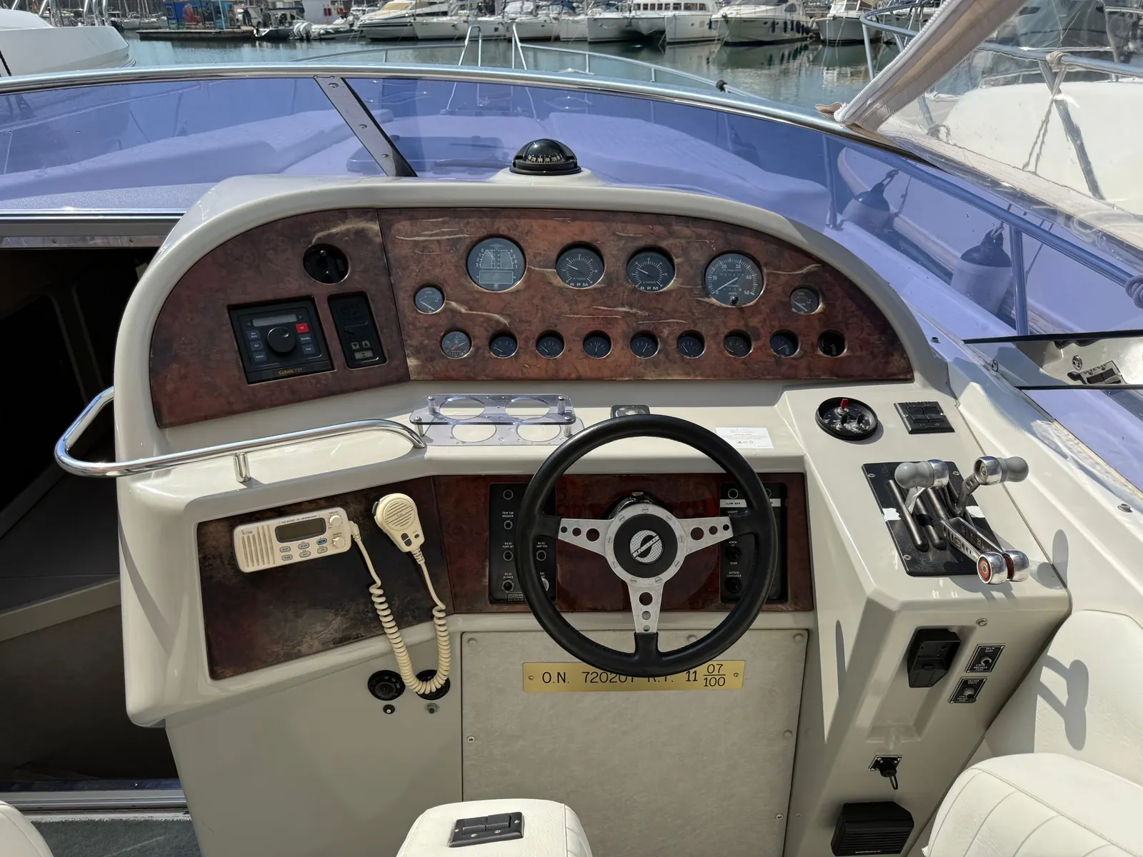 Sunseeker Thuntherhawk 43 · 21