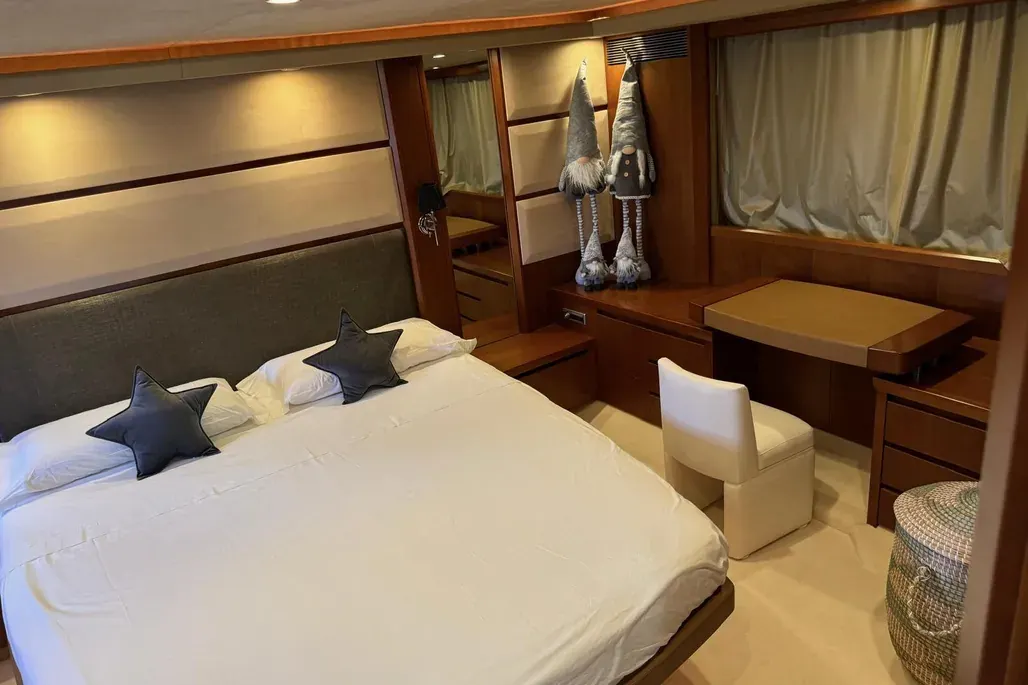 Princess V70 · 12