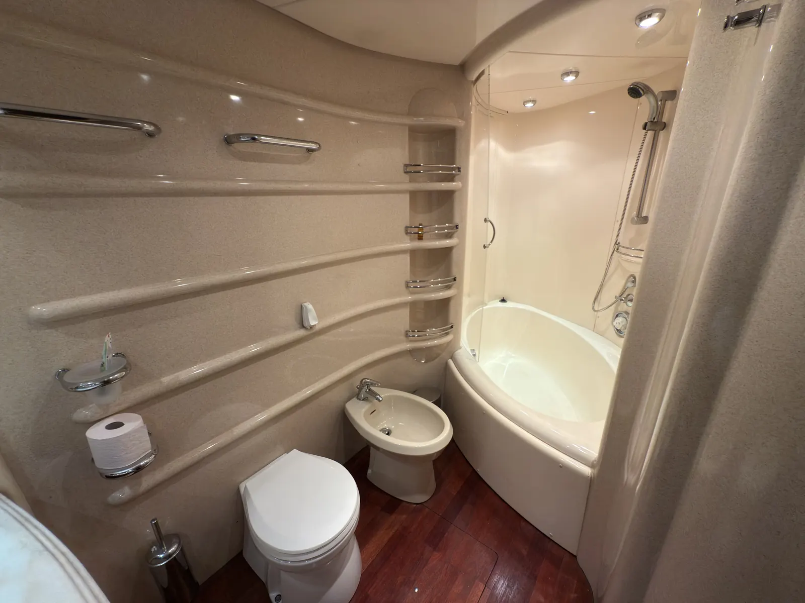 Azimut 68 Plus · 8
