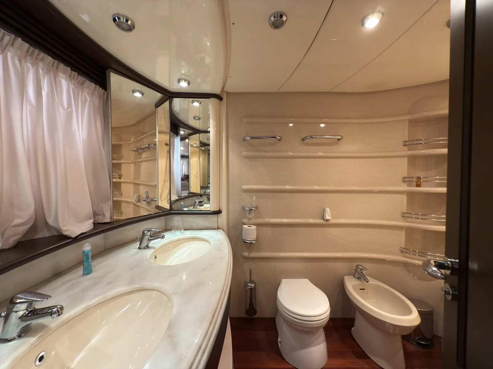 Azimut 68 Plus · 5