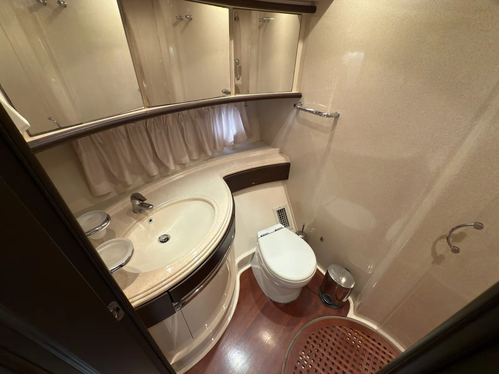 Azimut 68 Plus · 13