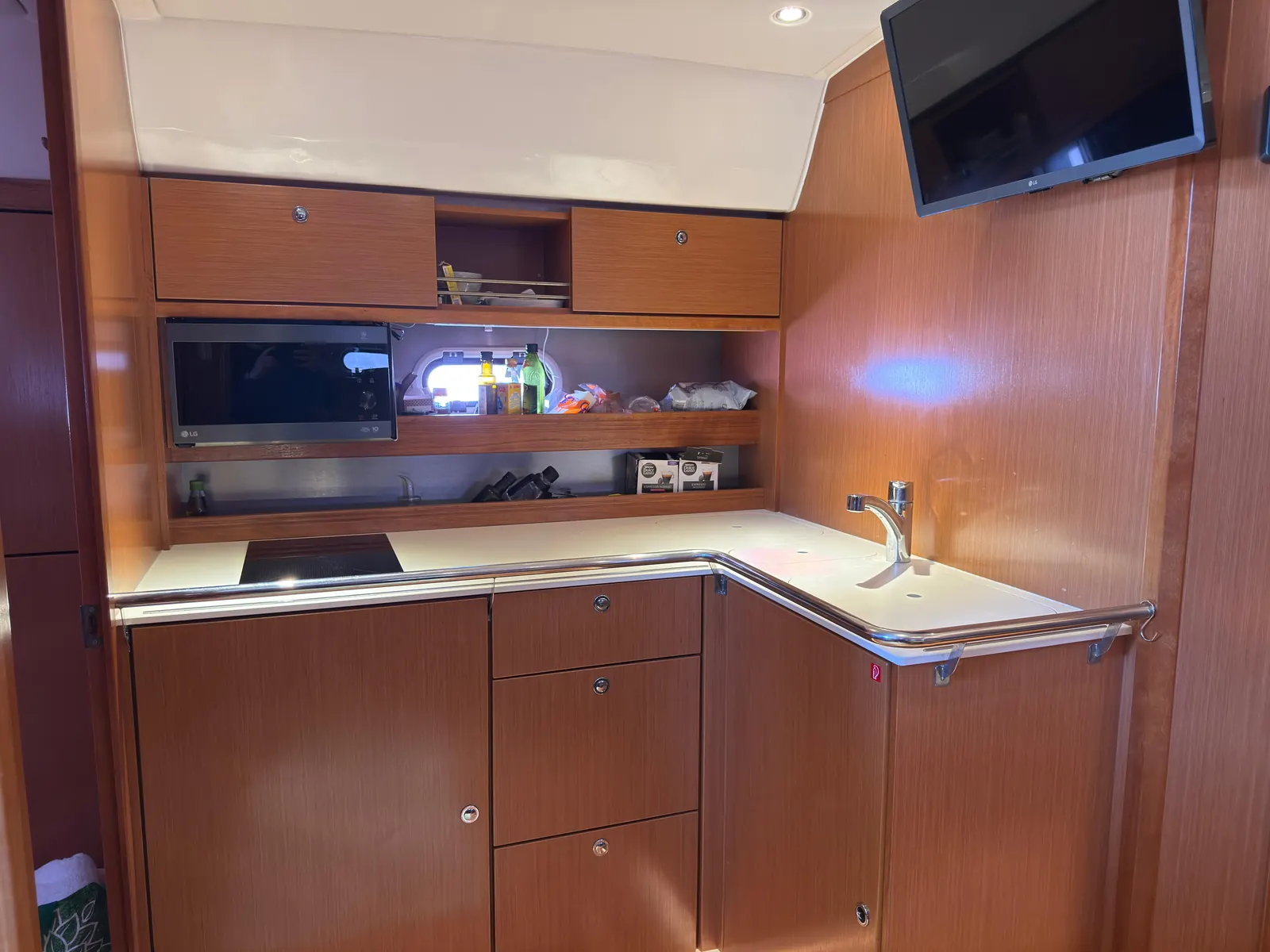 Bavaria 43 Sport · 37