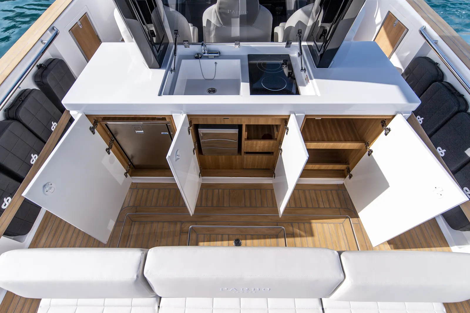 Pardo Yacht 38 · 19