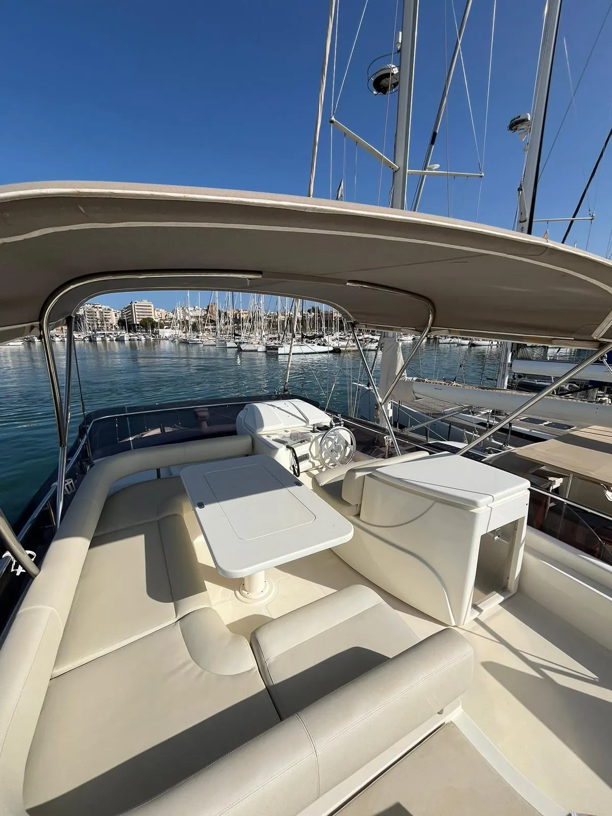 Ferretti 470 · 24
