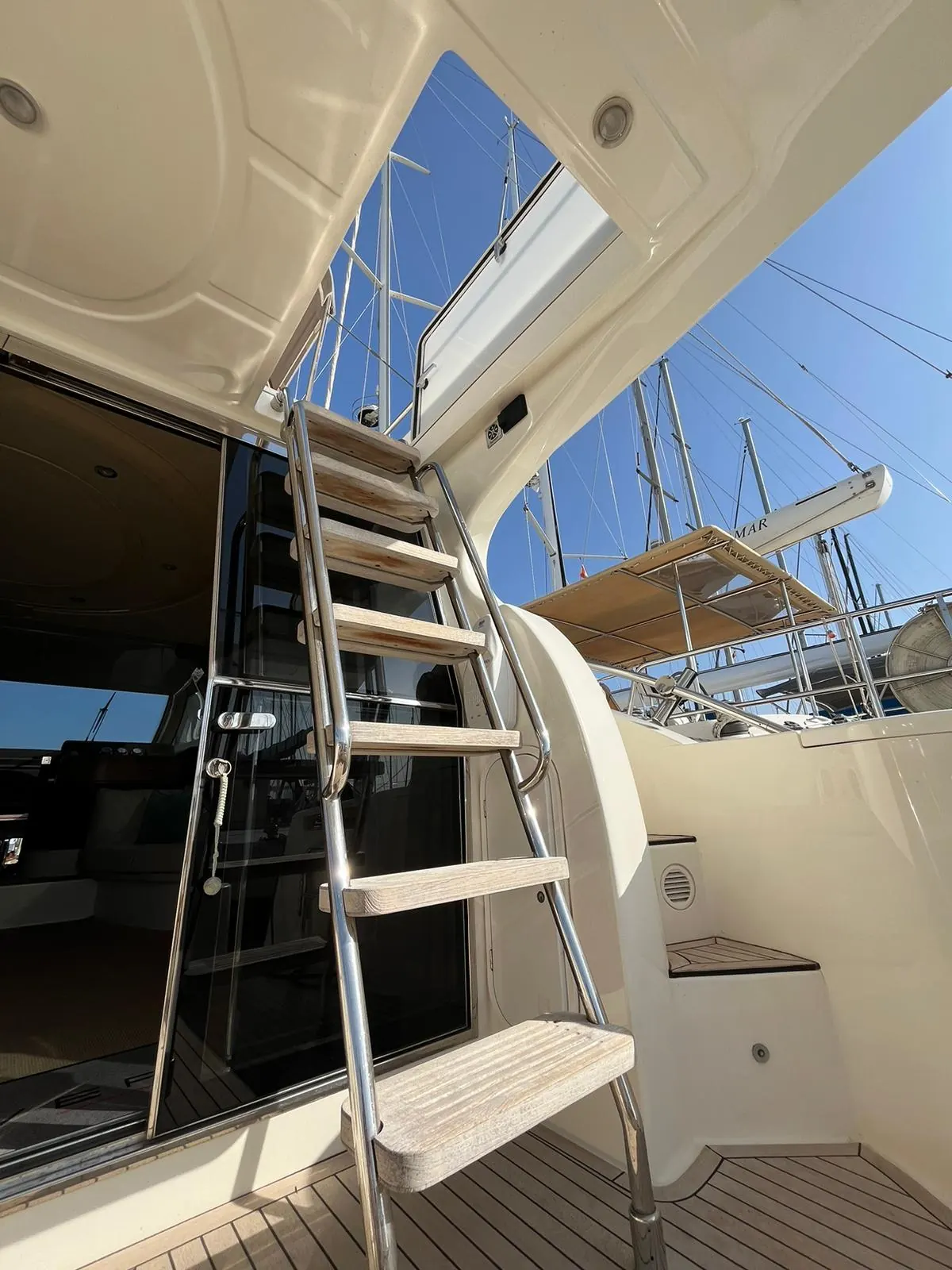Ferretti 470 · 25
